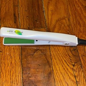BIOLAGE straightener